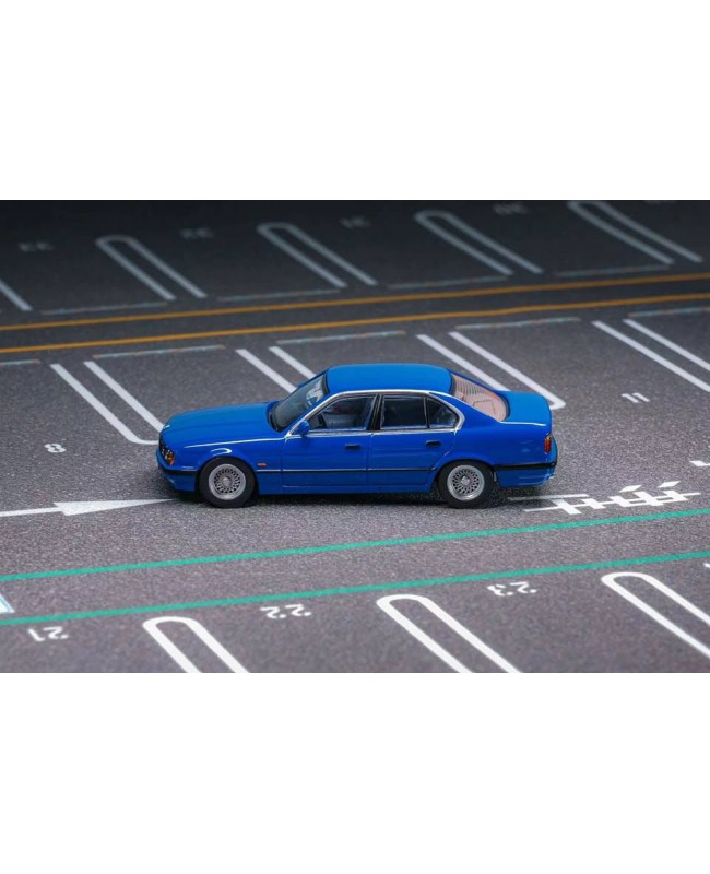 (預訂 Pre-order) DCM 1/64 BMW E34 5-Series Sedan (Diecast car model) 限量500台 Blue