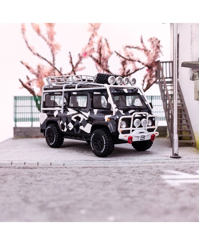 (預訂 Pre-order) Master 1/64 Land Rover Van (Diecast car model) 限量299台 Black and white camouflage livery
