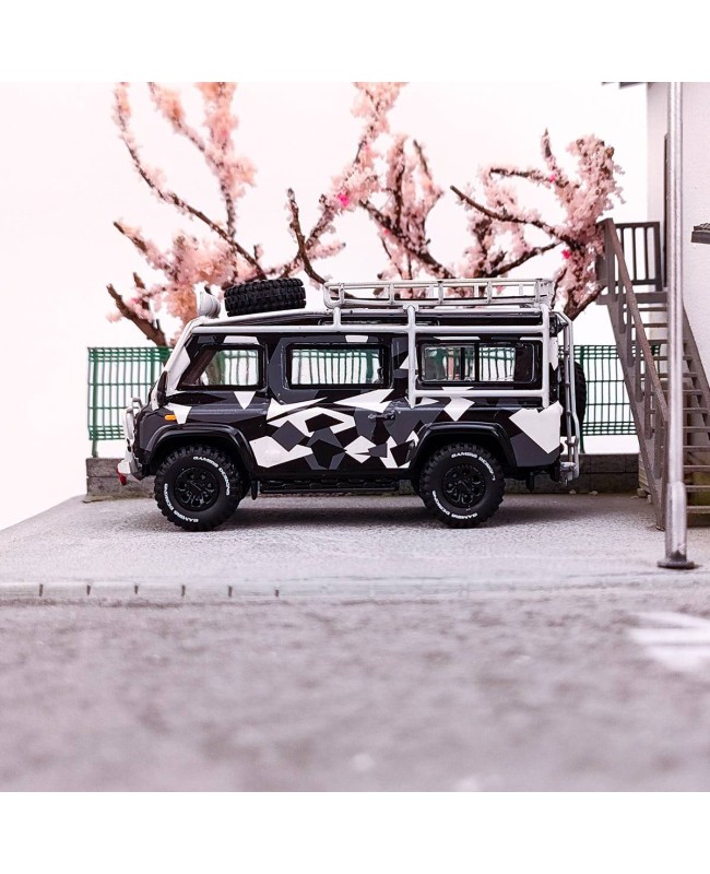 (預訂 Pre-order) Master 1/64 Land Rover Van (Diecast car model) 限量299台 Black and white camouflage livery