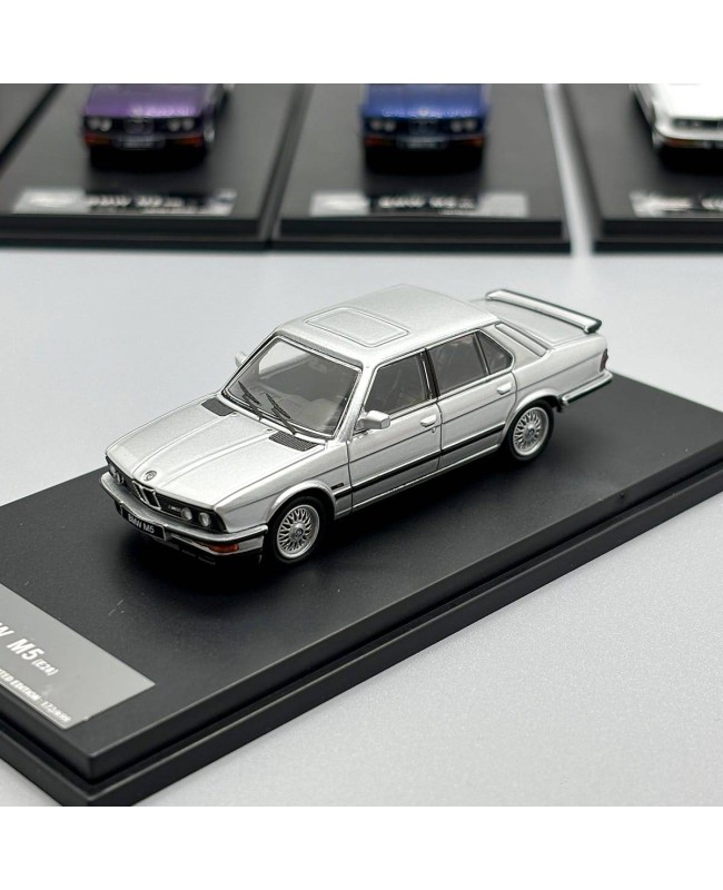 (預訂 Pre-order) KING MODEL 1:64 BMW M5E28 (Diecast car model) Silver (限量699台)