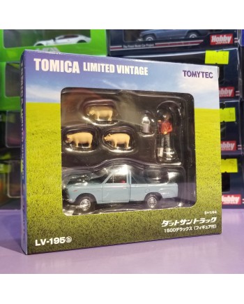 TOMYTEC Tomica Limited Vintage NEO LV-195b Datsun Truck 1500 Deluxe (light blue) with figure 豬車 (Diecast Model)