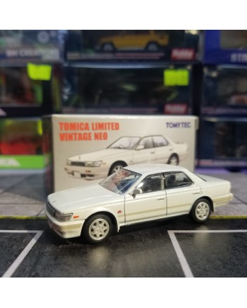 TomyTec LV-N259a Nissan Laurel 2500 Twincam 24V Medalist V White 1992 model